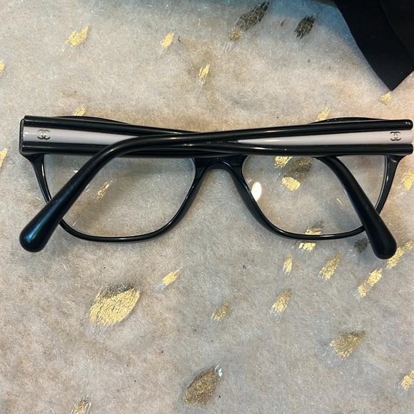 Chanel eyeglasses with cloth and original quilted case - Picture 2 of 7